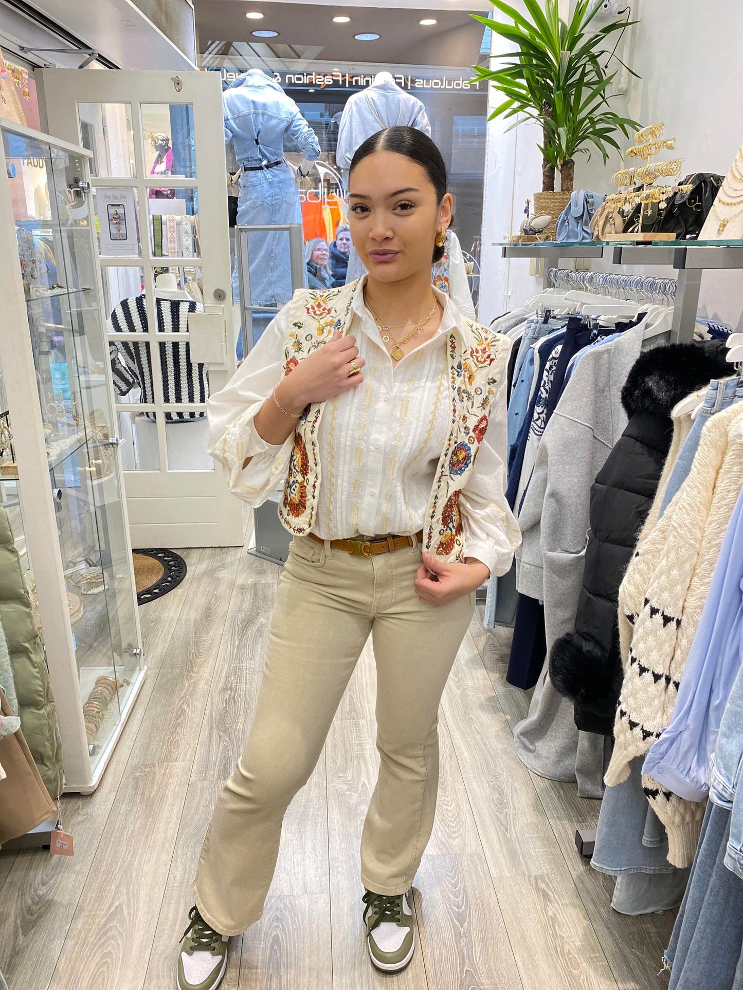 Queen Beige