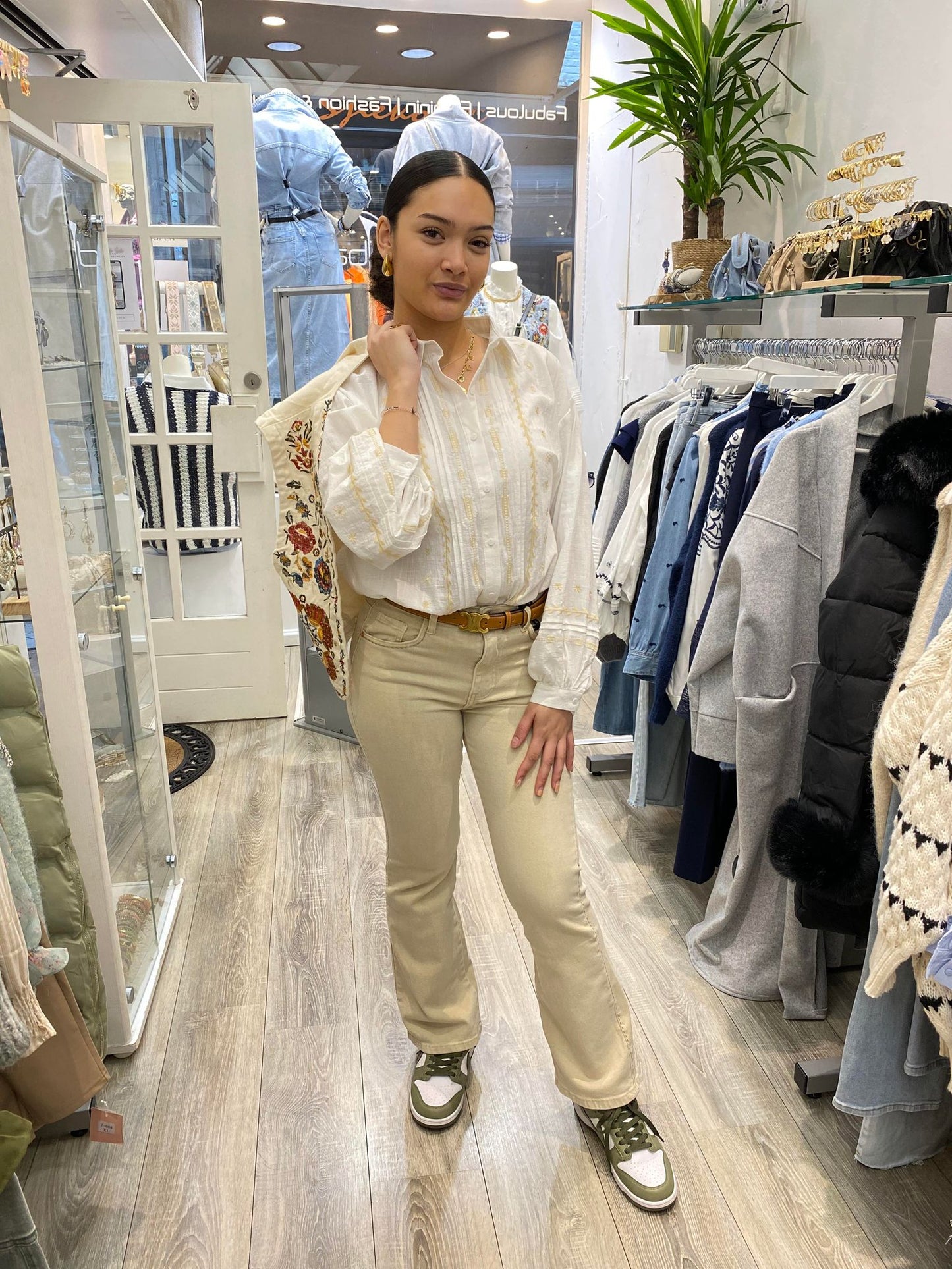 Queen Beige