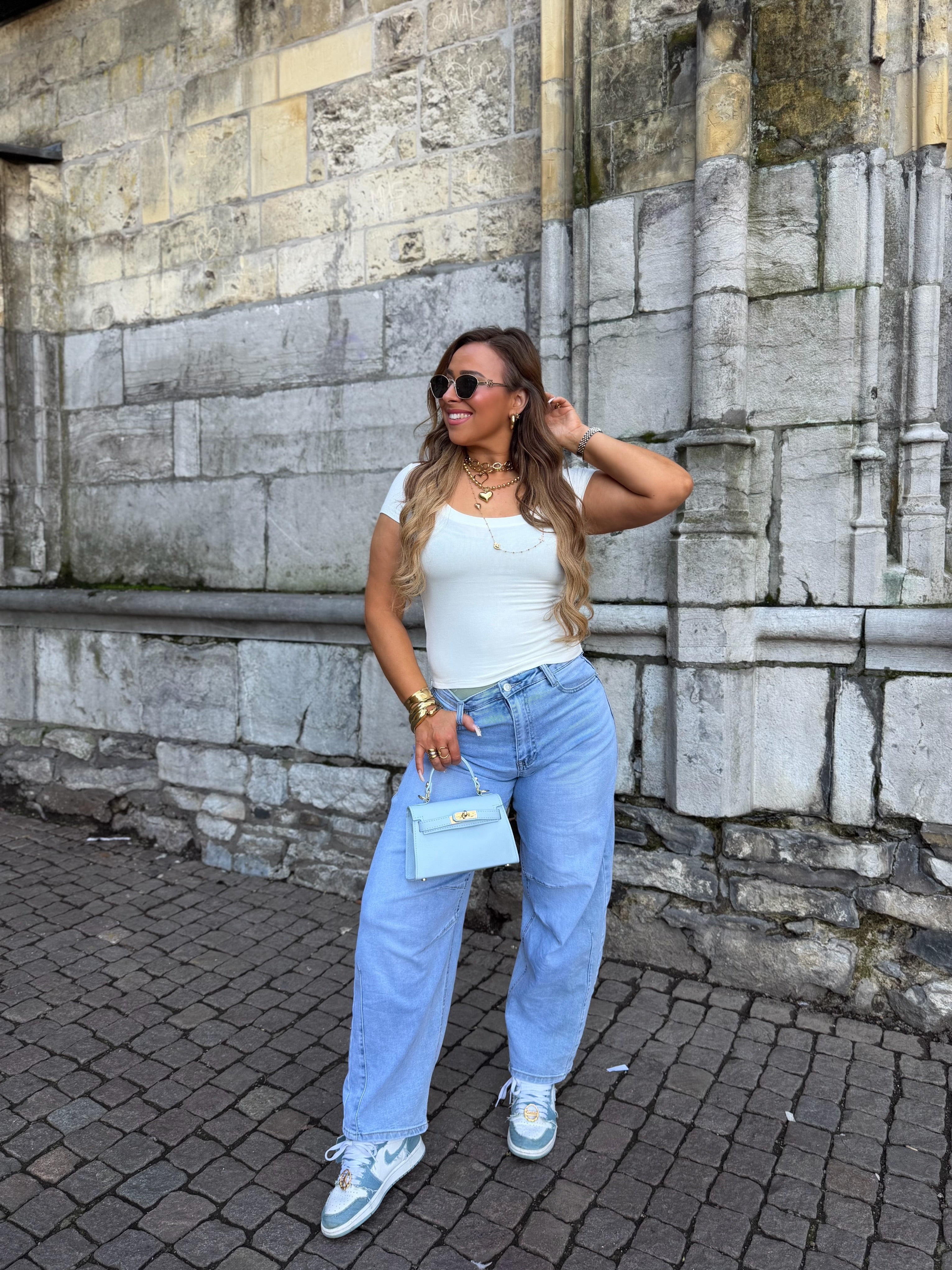 Basic Love Round White