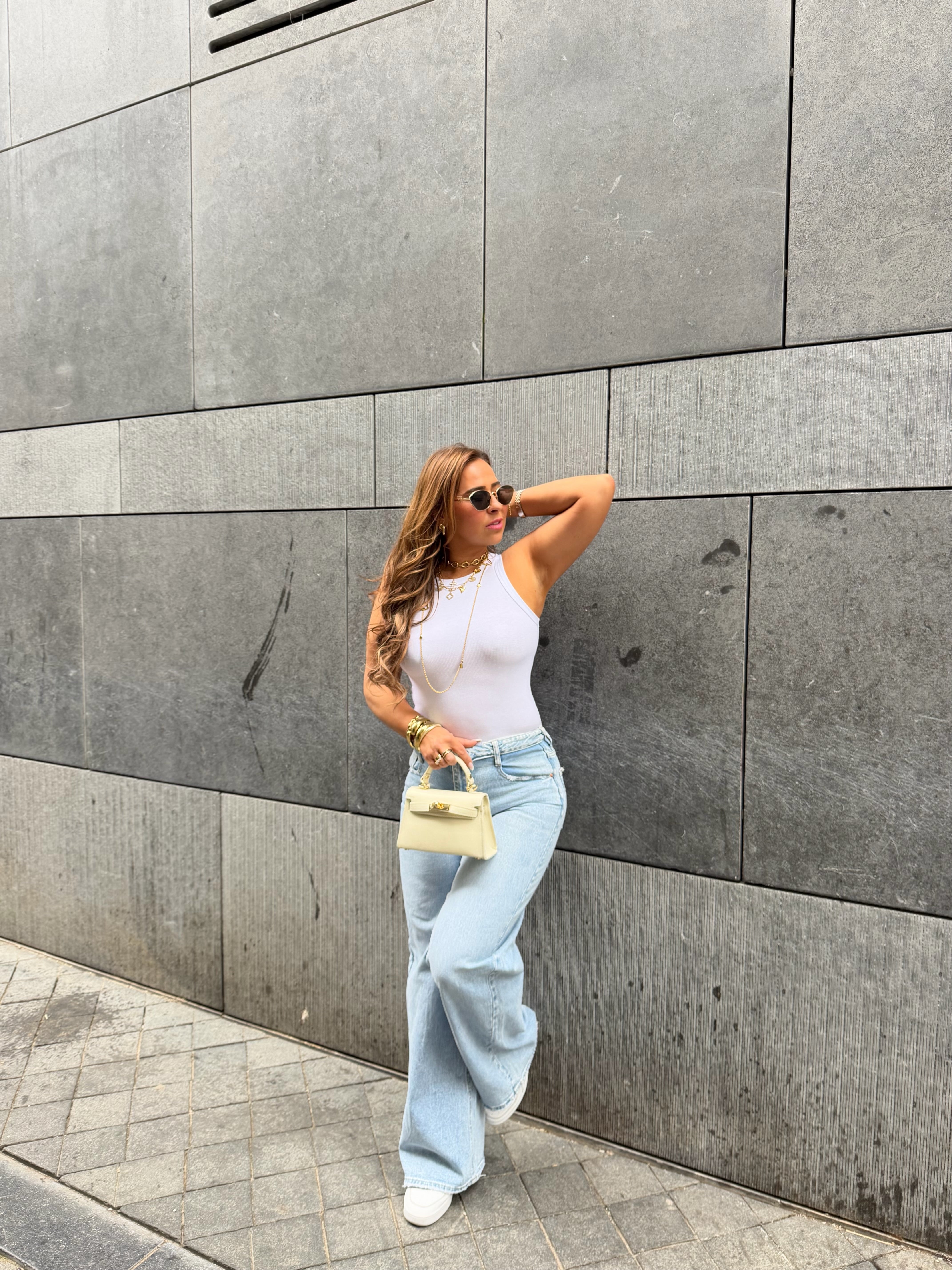Basic Short White