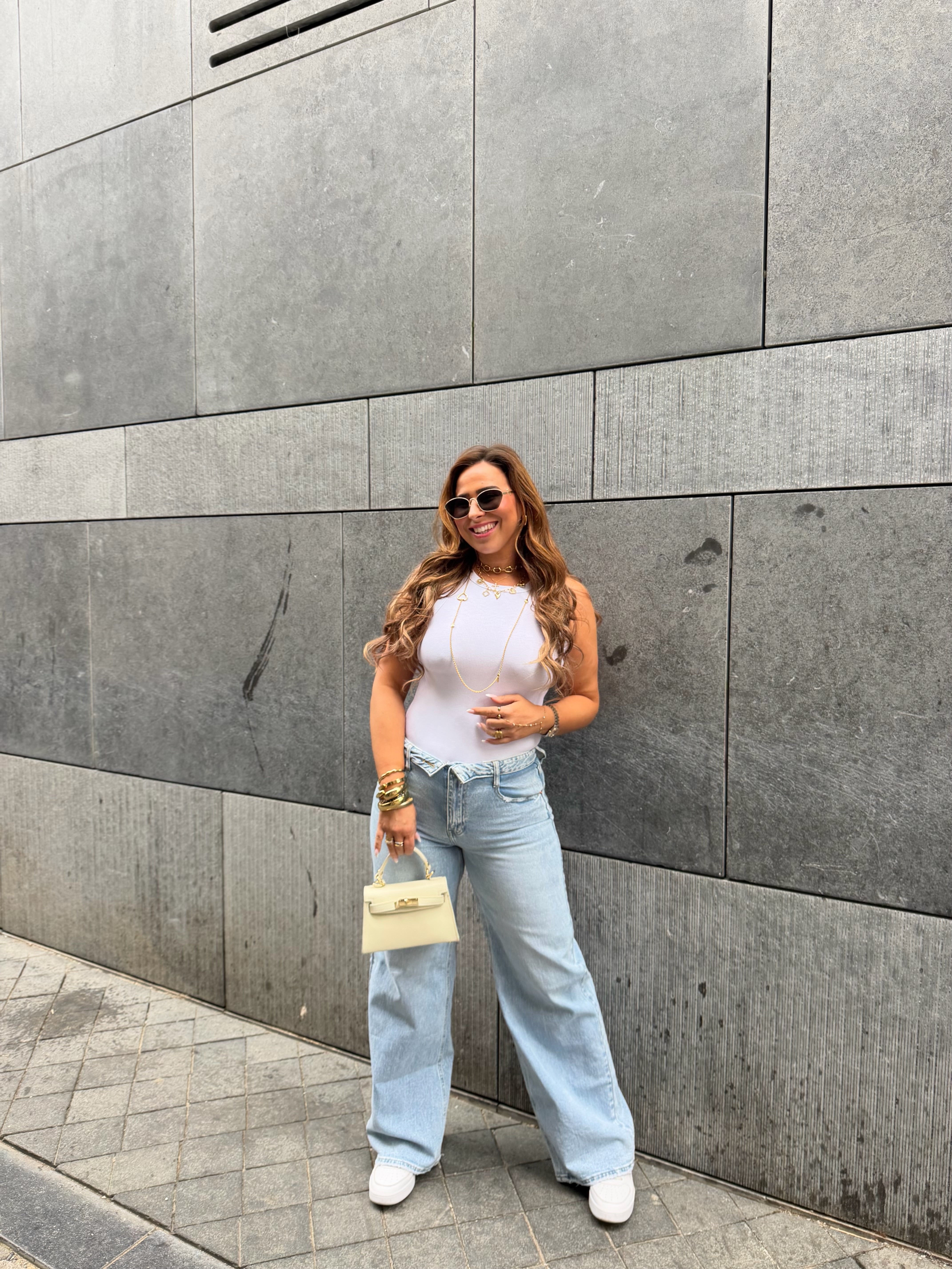 Basic Short White