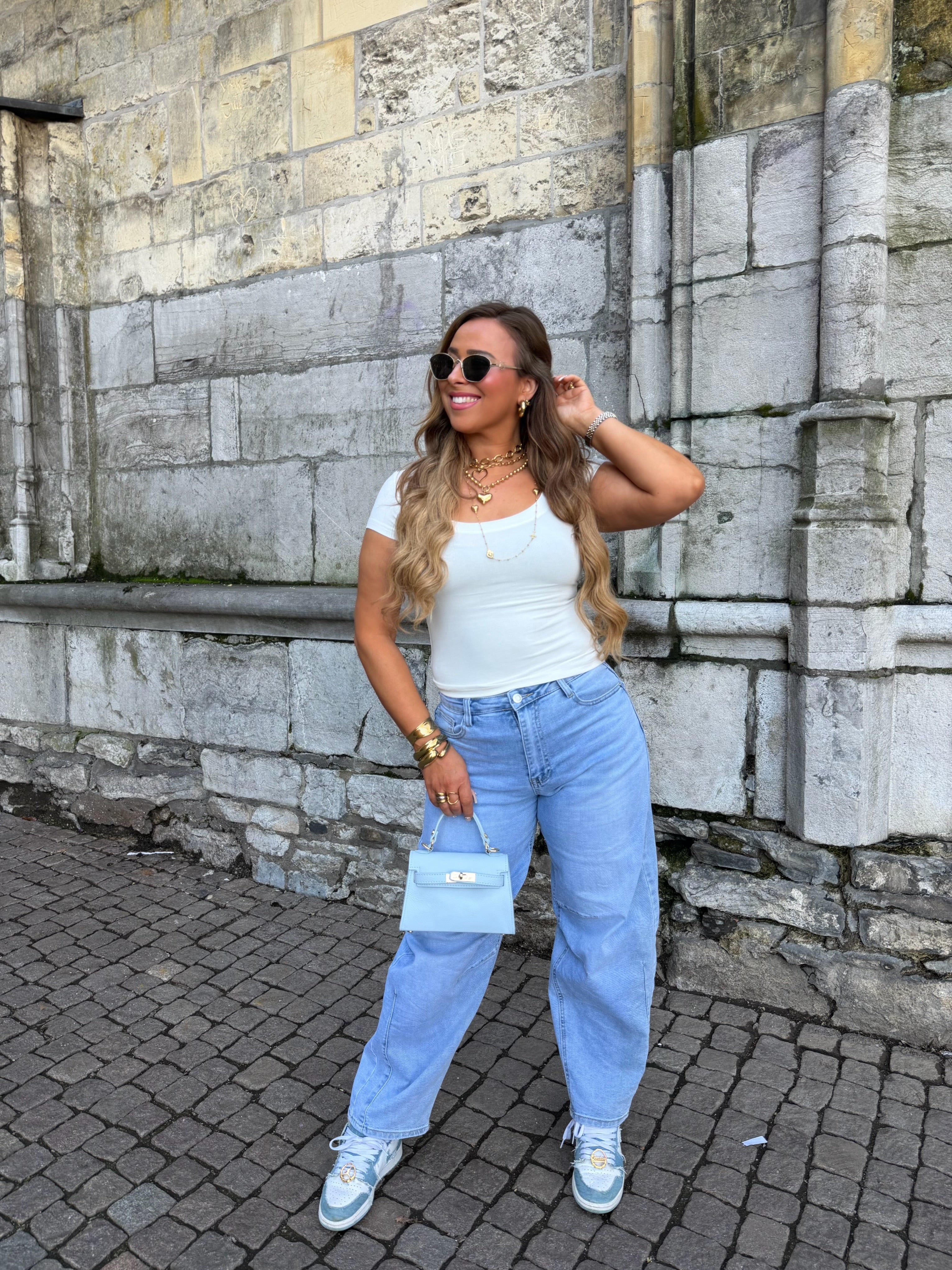 Basic Love Round White