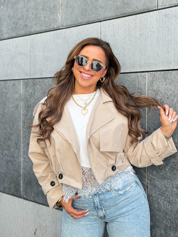 Trenchy Beige Short