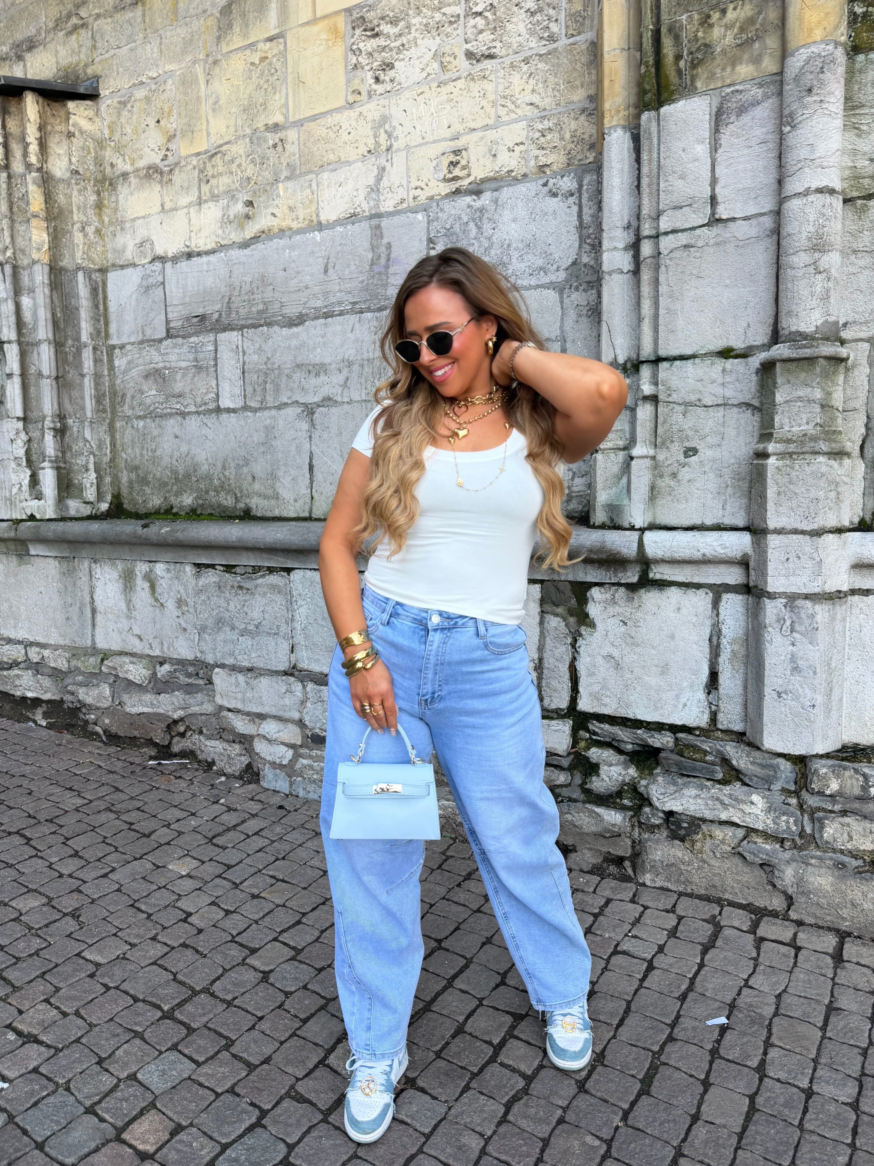 Basic Love Round White
