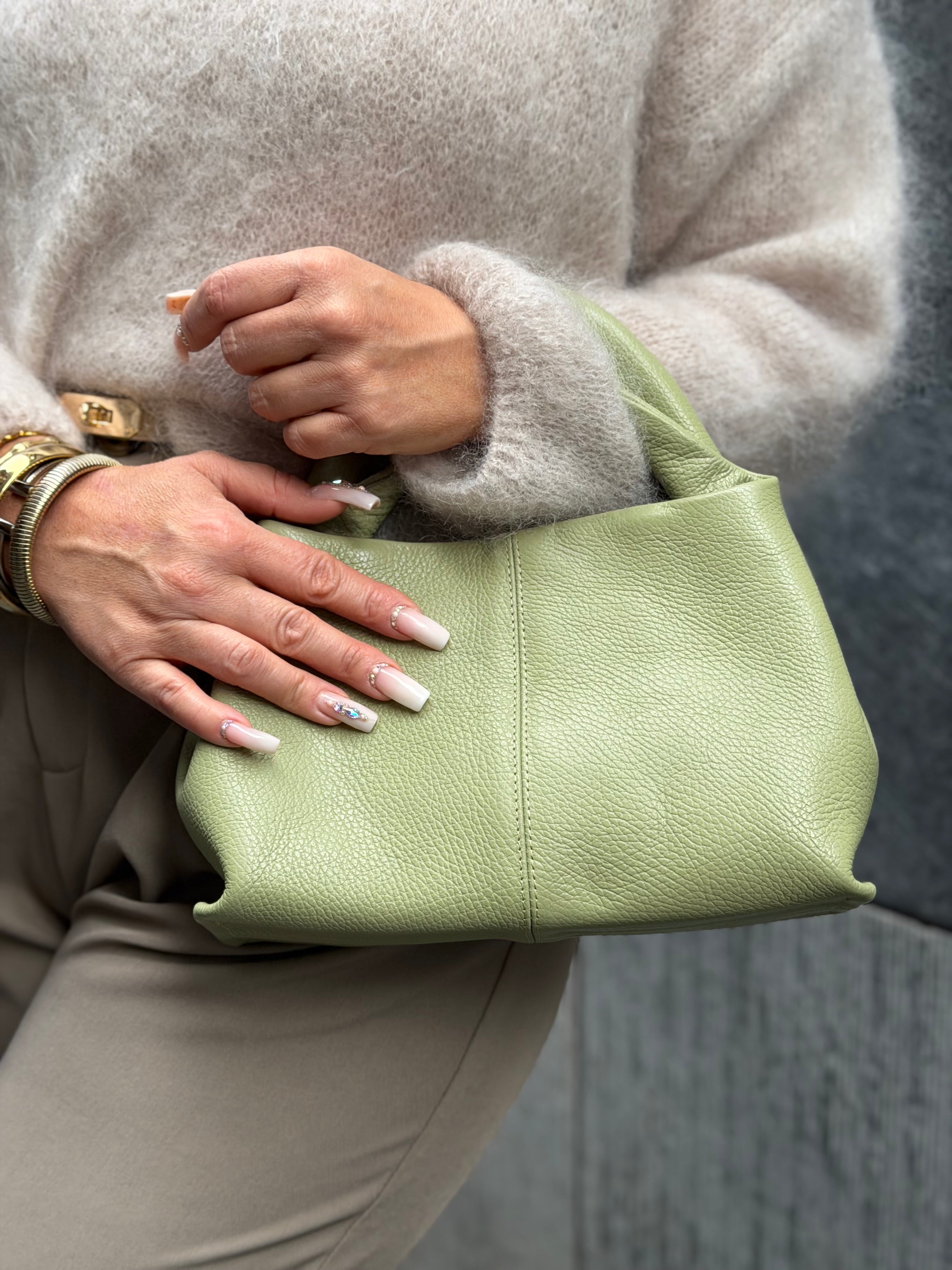 Love Is All Around Pistache