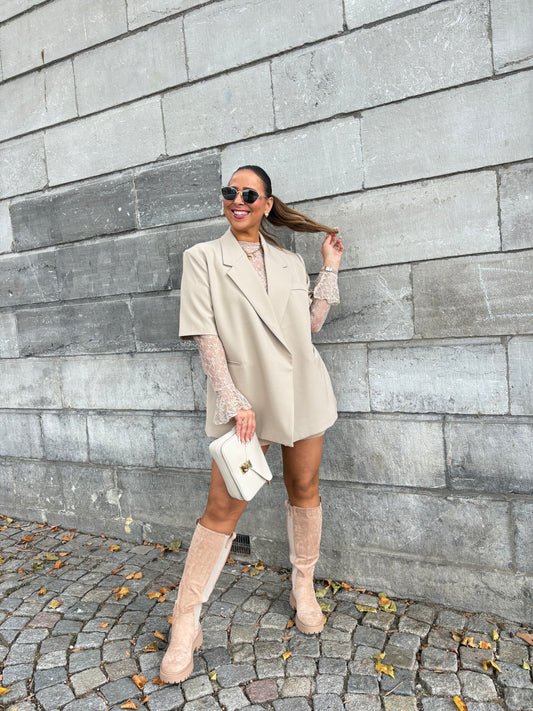 Story Teller Obsession Beige Short
