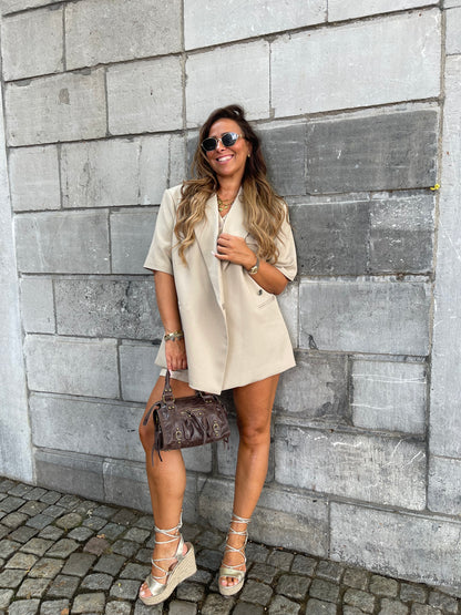 Story Teller Obsession Beige Short