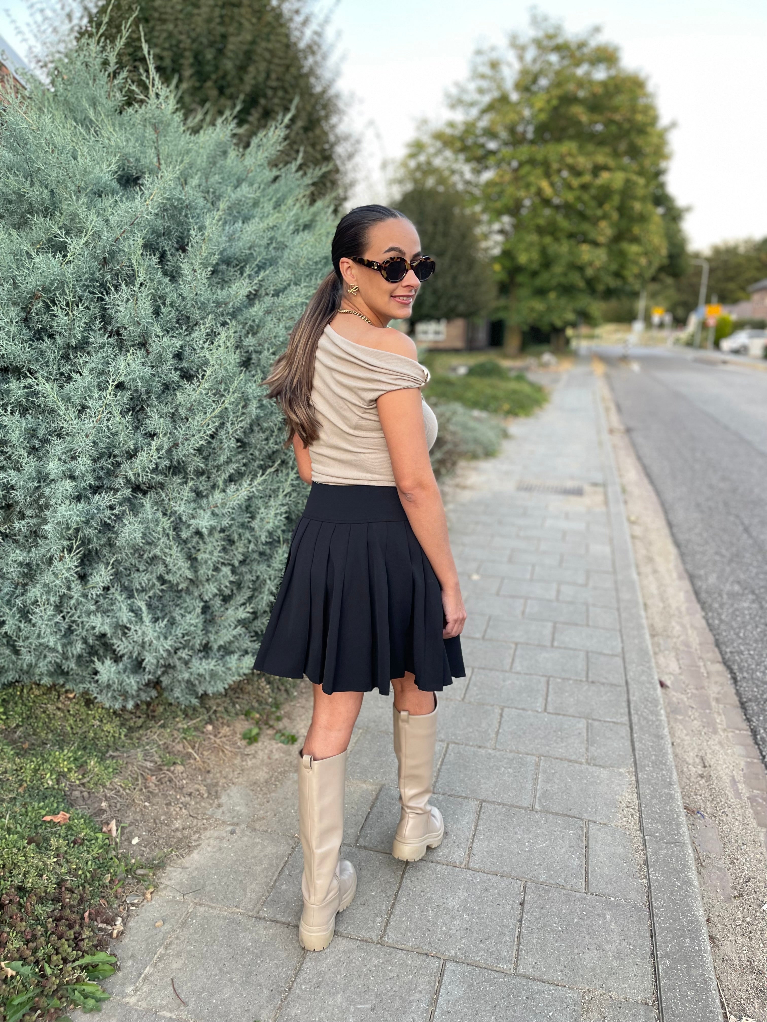 She Is Yours - MyBajka